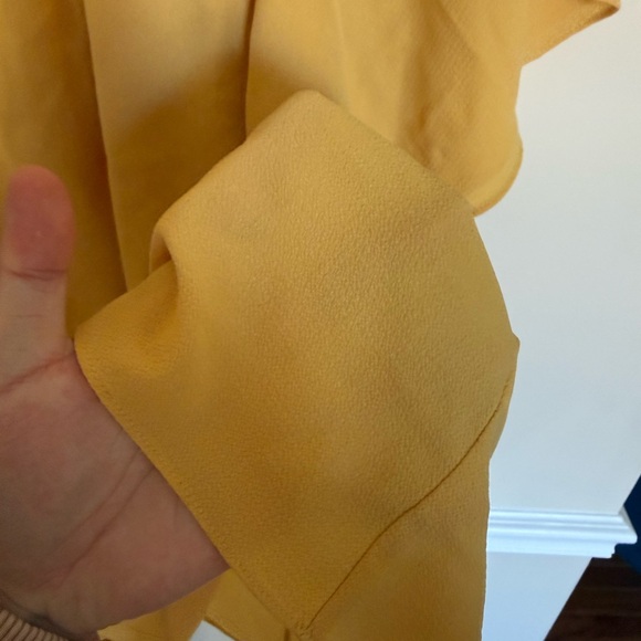 Women’s Size XL Mustard Yellow Cato Flowy Semi-Sheer Round Neck Keyhole Back Top - Picture 5 of 6